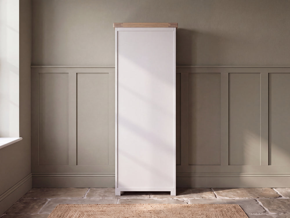 Iliana Bookshelf