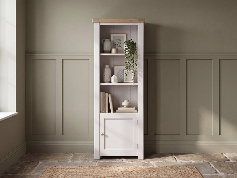 Iliana Bookshelf