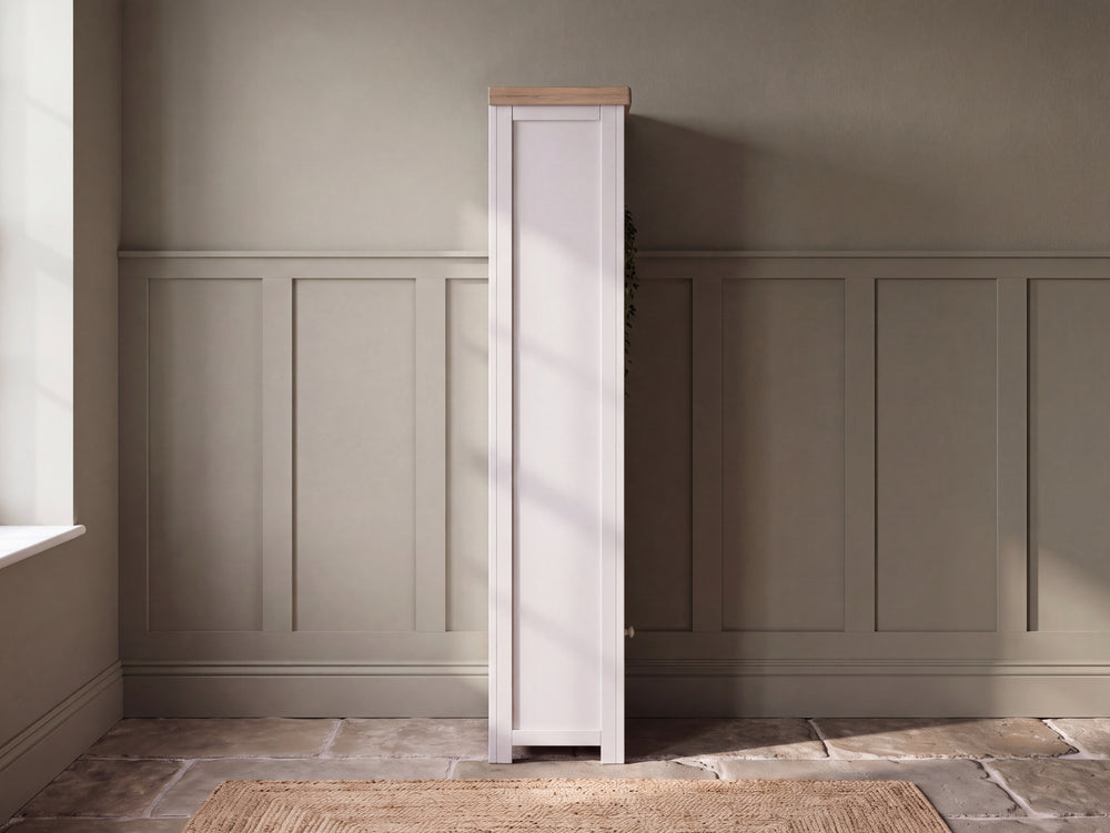 Iliana Bookshelf