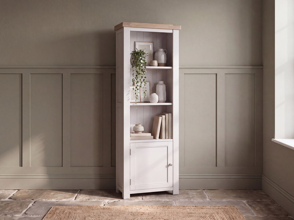 Iliana Bookshelf