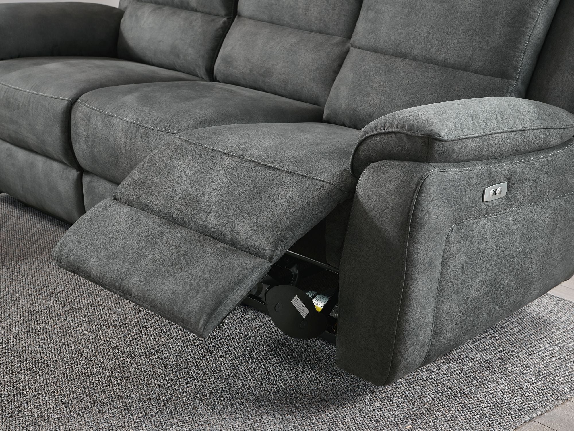 Magnus power deals reclining sofa