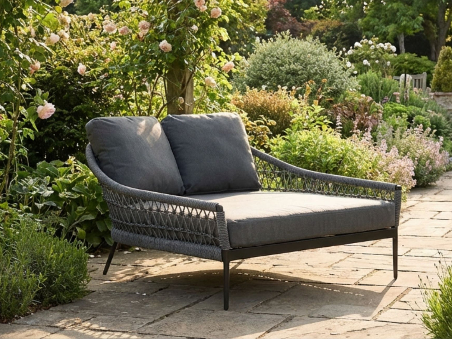 Marra Garden Lounge Bed