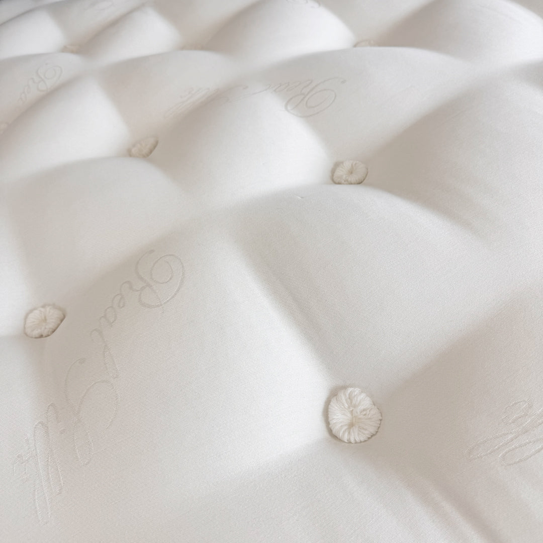 Close up view of the Turnbury 4000 Luxury Pocket Mattress