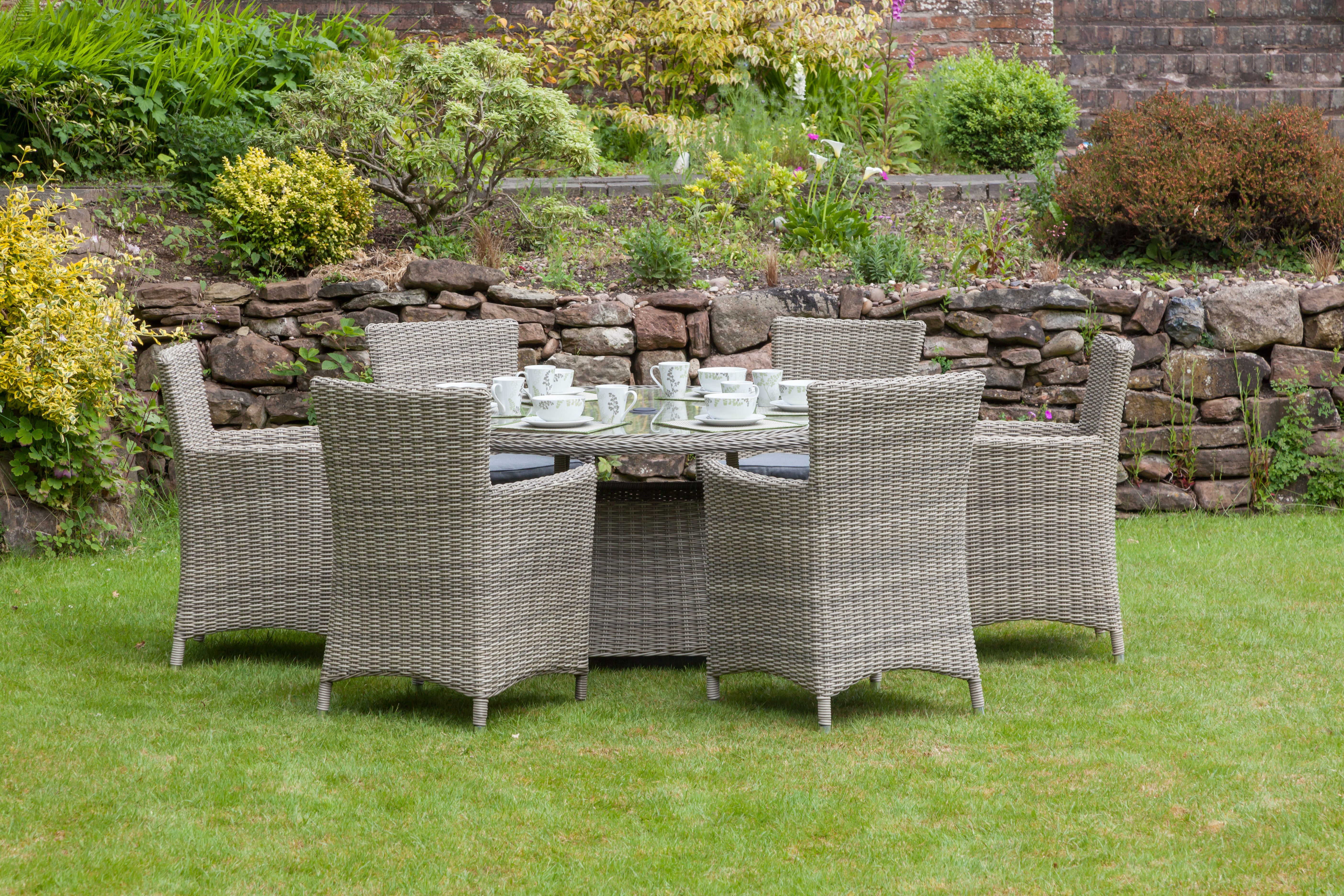 Wentworth Garden 6 Seater Round Carver Dining Set